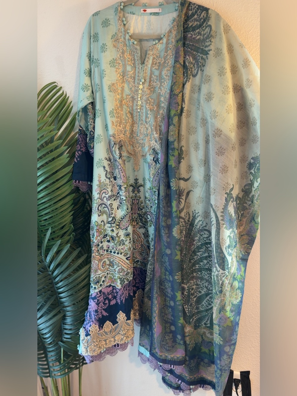 Beautiful Khaadi 3-piece embroidery suit